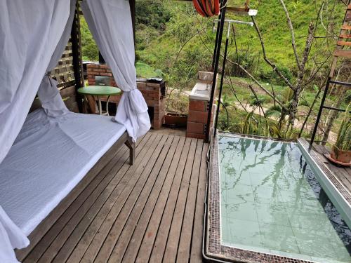 Bazén v ubytování Glamping Paraiso nebo v jeho okolí
