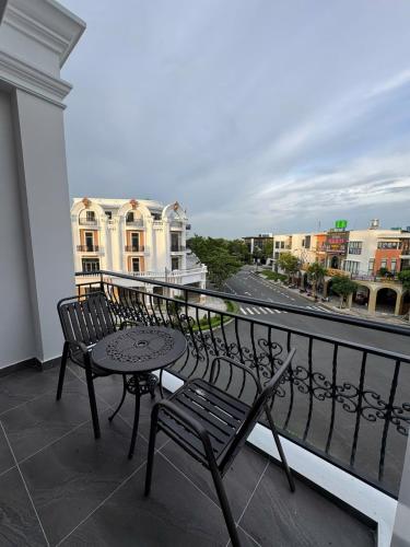 a balcony with two chairs and a table on a balcony at Hotel 168 Rạch Giá in Rach Gia