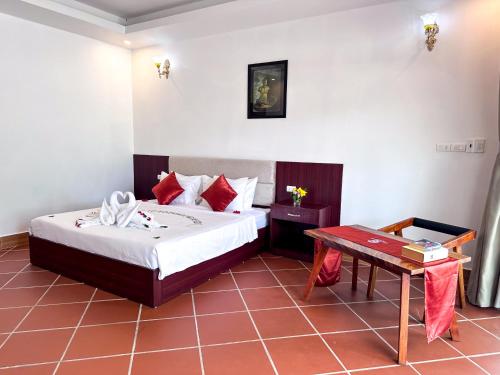 a bedroom with a bed and a table in it at SoonNoeng Resort in Koh Rong Sanloem
