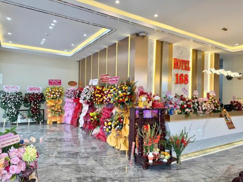 a store filled with lots of dresses and flowers at Hotel 168 Rạch Giá in Rach Gia