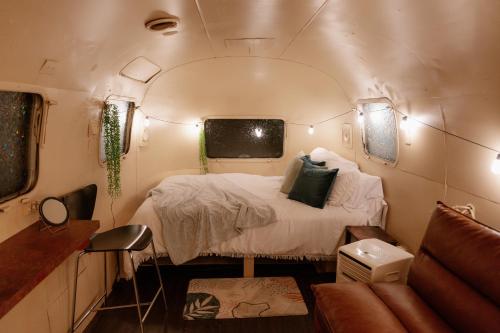 The Juniper Ranch and Retreat 객실 침대