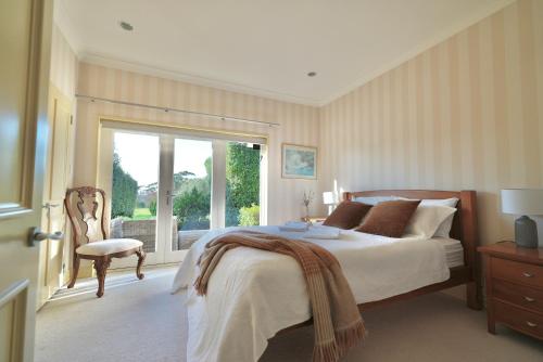 Voodi või voodid majutusasutuse Dear Villa Resort toas