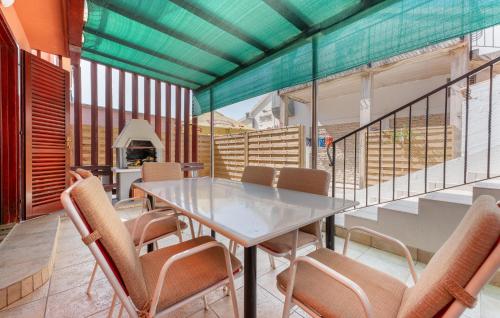 2 Bedroom Nice Apartment In Biograd Na Moru
