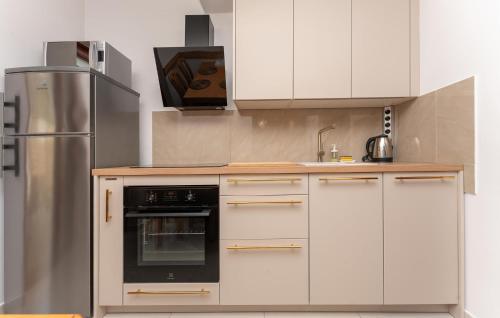 2 Bedroom Nice Apartment In Biograd Na Moru