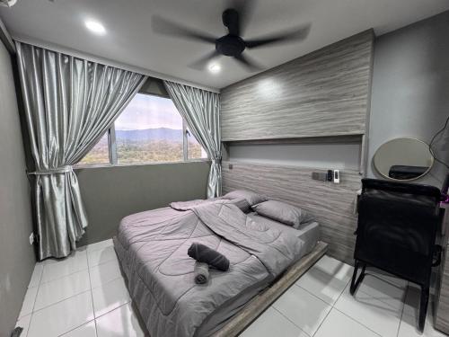 a bedroom with a bed with a ceiling fan at Mentz Homestay in Papar