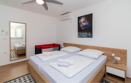 Nice Apartment In Starigrad With Wifi