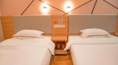 Ένα ή περισσότερα κρεβάτια σε δωμάτιο στο 7 Days Premium Qingdao World of Ocean Qingdao University