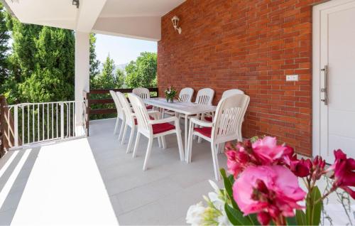 Beautiful Apartment In Starigrad With Wifi