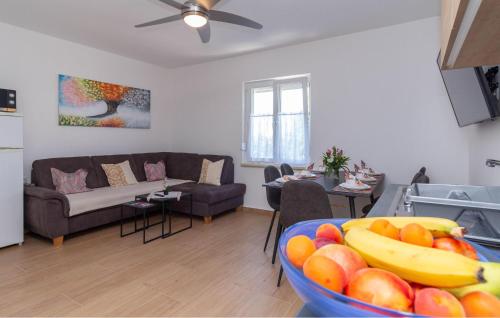 Beautiful Apartment In Starigrad With Wifi