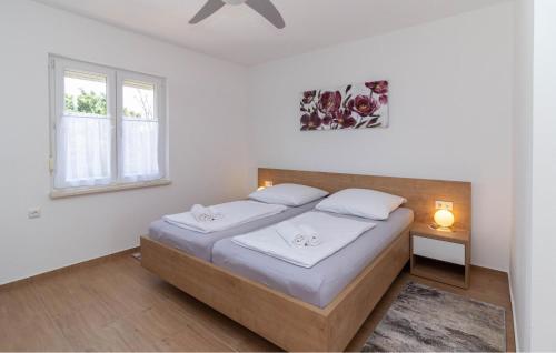 Beautiful Apartment In Starigrad With Wifi