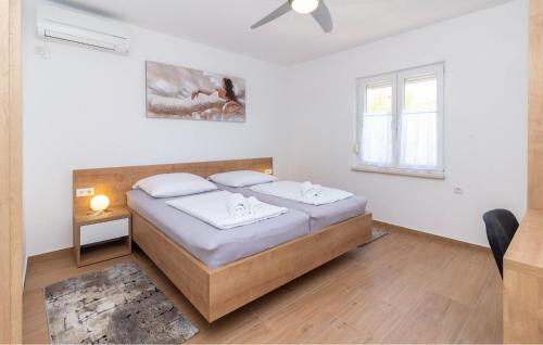 Beautiful Apartment In Starigrad With Wifi