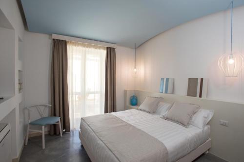 Ένα ή περισσότερα κρεβάτια σε δωμάτιο στο Borgo de li Santi