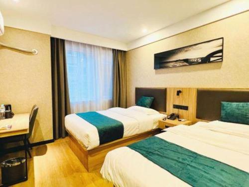 Ένα ή περισσότερα κρεβάτια σε δωμάτιο στο Shell Hotel Shandong Jinan Daming Lake