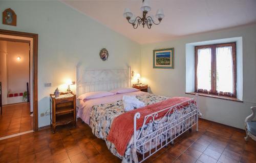 Postel nebo postele na pokoji v ubytování Cozy Home In Palagnana