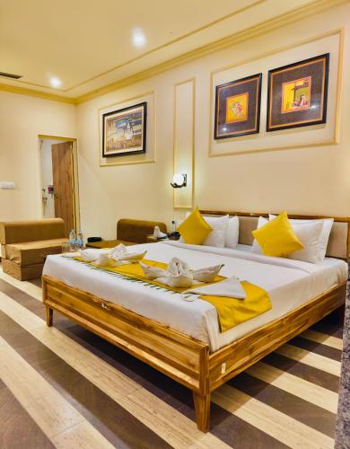 Un lugar para sentarse en Udaipur Nature Valley Paradise -A Luxury stay in Mountains