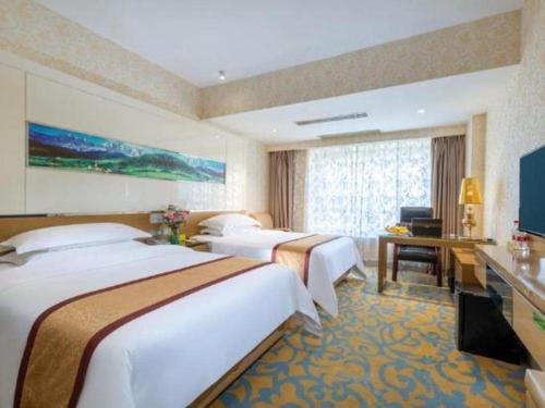 Postel nebo postele na pokoji v ubytování Vienna Hotel Guangdong Zhuhai Mingzhu Station Guozheng
