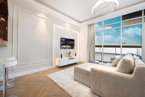 Lux 3BHK in Marina with Pool Table Opal 305