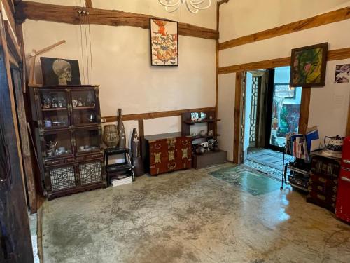 a living room filled with lots of furniture at Alleyway 모퉁이 in Jeonju
