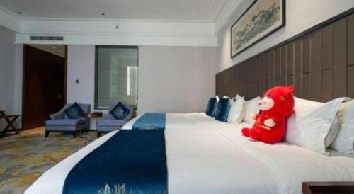 Postel nebo postele na pokoji v ubytování Jiyuan Oriental Jianguo Hotel