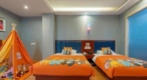 a bedroom with two beds and a tent at Super 8 Hotel Shiyan Beijing Middle Road in Shiyan