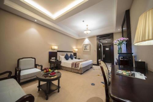 a hotel room with a bed and a table at Jin Jiang Nanjing Hotel in Nanjing
