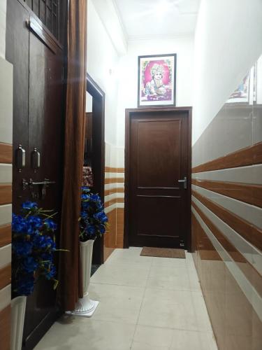 Imagen de la galería de VATS VILLA "Feels like Home & Facilitates like Hotel", en Vrindāvan