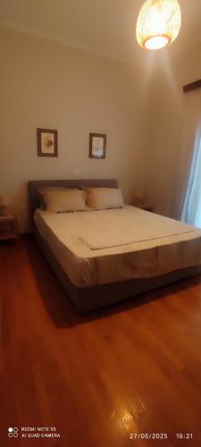 a bedroom with a bed in a room at Alice House 1 in Amarynthos