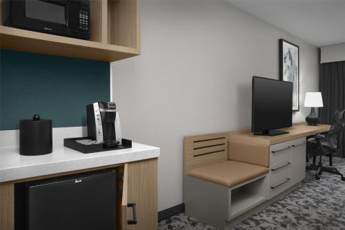 Kuchyň nebo kuchyňský kout v ubytování Hilton Garden Inn Auburn/Opelika