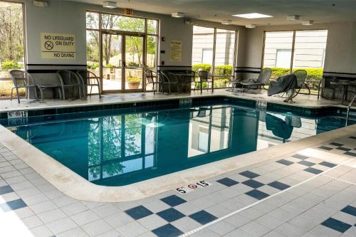 Bazén v ubytování Hampton Inn & Suites Leesburg nebo v jeho okolí