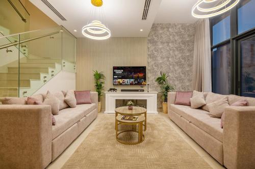 Luxury Villa in Jebel Ali Village By dPie