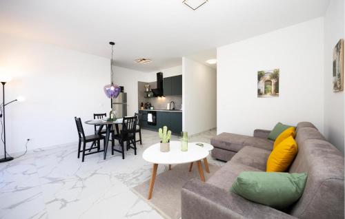 2 Bedroom Awesome Apartment In Seget Donji