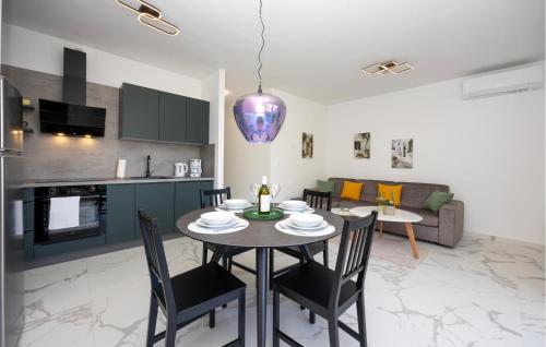 2 Bedroom Awesome Apartment In Seget Donji