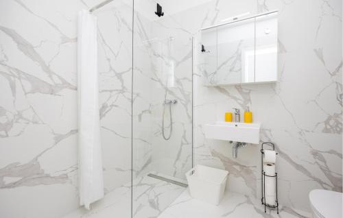 2 Bedroom Awesome Apartment In Seget Donji