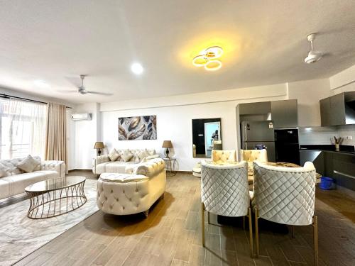 Kuchyň nebo kuchyňský kout v ubytování BAOBAB SEAVIEW HOMESTAY AQUA GARDENS NYALi MSA