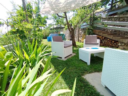 Ein Garten an der Unterkunft Casa Mia