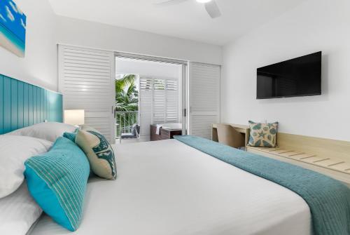 Un ou plusieurs lits dans un hébergement de l'établissement Elysium Private Apartments at Beach Club & Spa