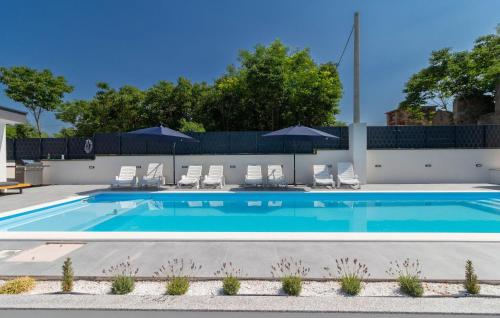 Kolam renang di atau dekat dengan Awesome Home In Smokovic