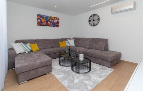 Ruang duduk di Awesome Home In Smokovic