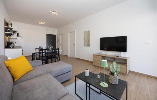Lovely Apartment In Seget Donji With Wifi
