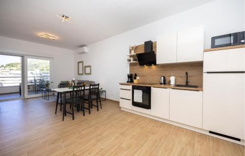 Lovely Apartment In Seget Donji With Wifi
