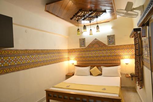 a bedroom with a bed in a room at Shyam Homestay in Bhuj