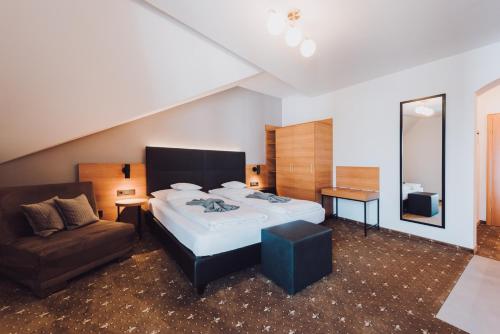 Postel nebo postele na pokoji v ubytování Ambienthotel Tassilo