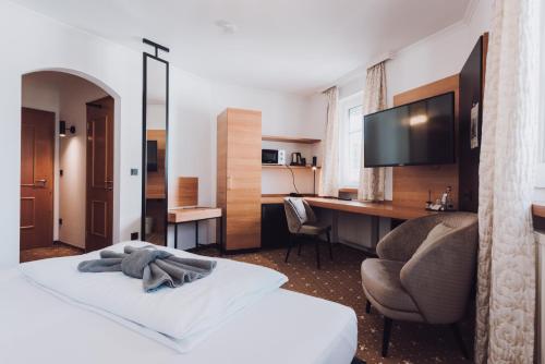 TV a/nebo společenská místnost v ubytování Ambienthotel Tassilo
