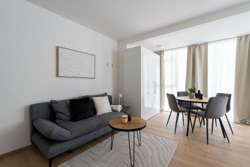 a living room with a couch and a table at FarawayHomes Studio Fohnsdorf #13 in Fohnsdorf