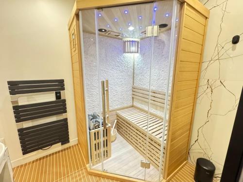 Impressionnists in Le Marais - Sauna & AC