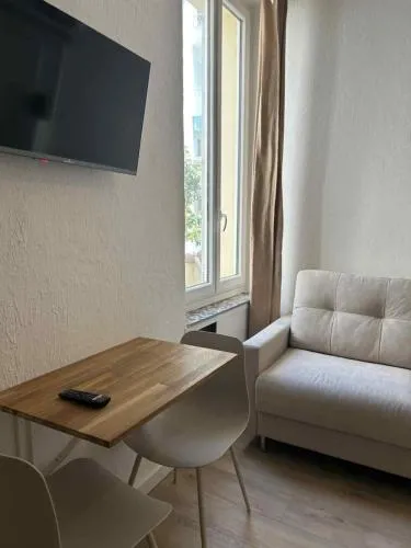 Juan Les Pins Centre, 3-person studio with mezzanine photo 1