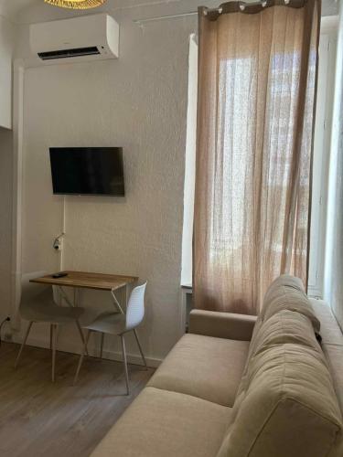 Juan Les Pins Centre, 3-person studio with mezzanine photo 6