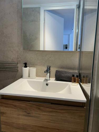 Juan Les Pins Centre, 3-person studio with mezzanine photo 12