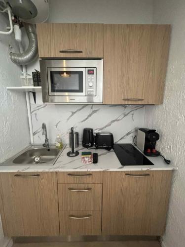 Juan Les Pins Centre, 3-person studio with mezzanine photo 17