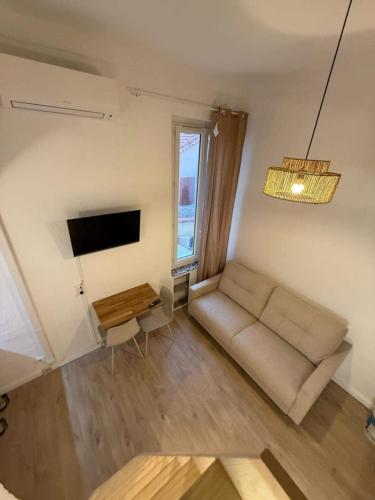 Juan Les Pins Centre, 3-person studio with mezzanine photo 18